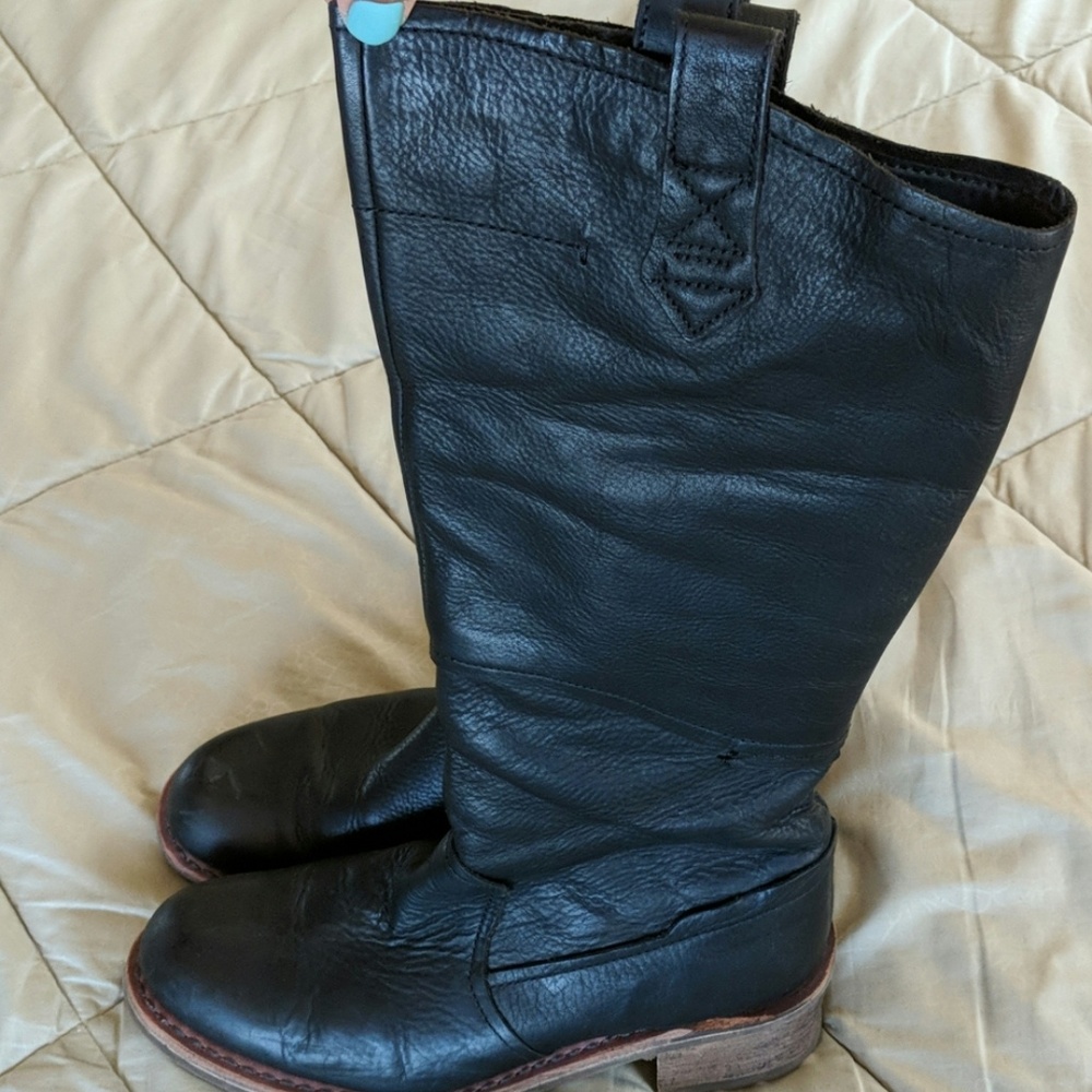 Boots - Picture 2 of 6